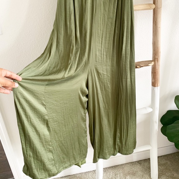 🔥Free People Parker Jumpsuit Satin Silky Green🔥 - Picture 4 of 10